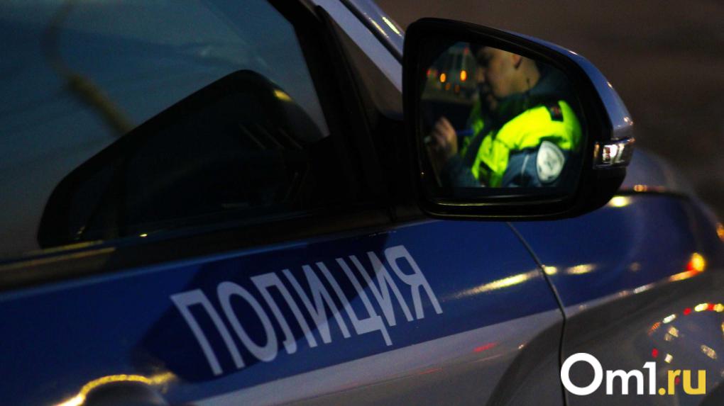 Десятилетняя девочка погибла под колесами грузовика на перекрестке в Новосибирске