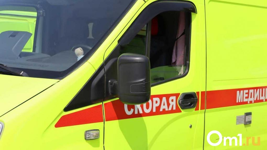 «Резко открыл дверь»: инцидент в новосибирской школе обернулся тяжёлой травмой учителя