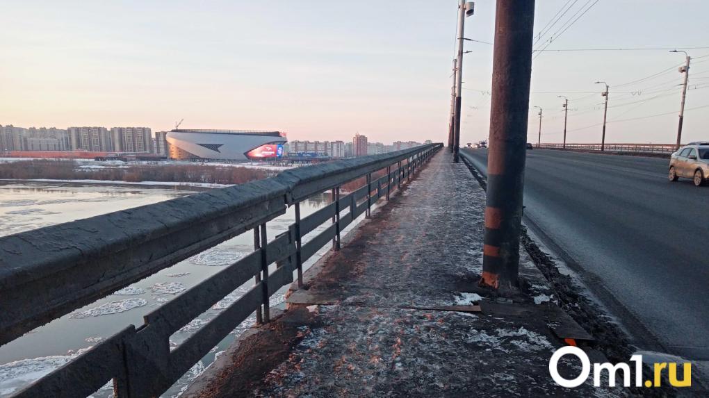 Прокуратура Омской области проверит инцидент с высадкой подростка на мосту