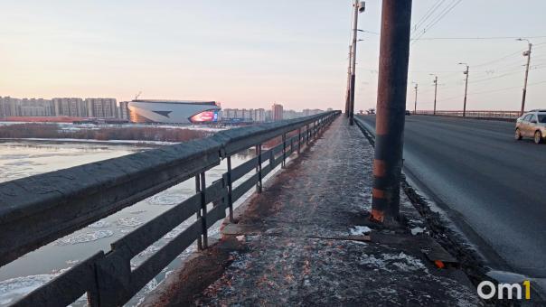 Прокуратура Омской области проверит инцидент с высадкой подростка на мосту