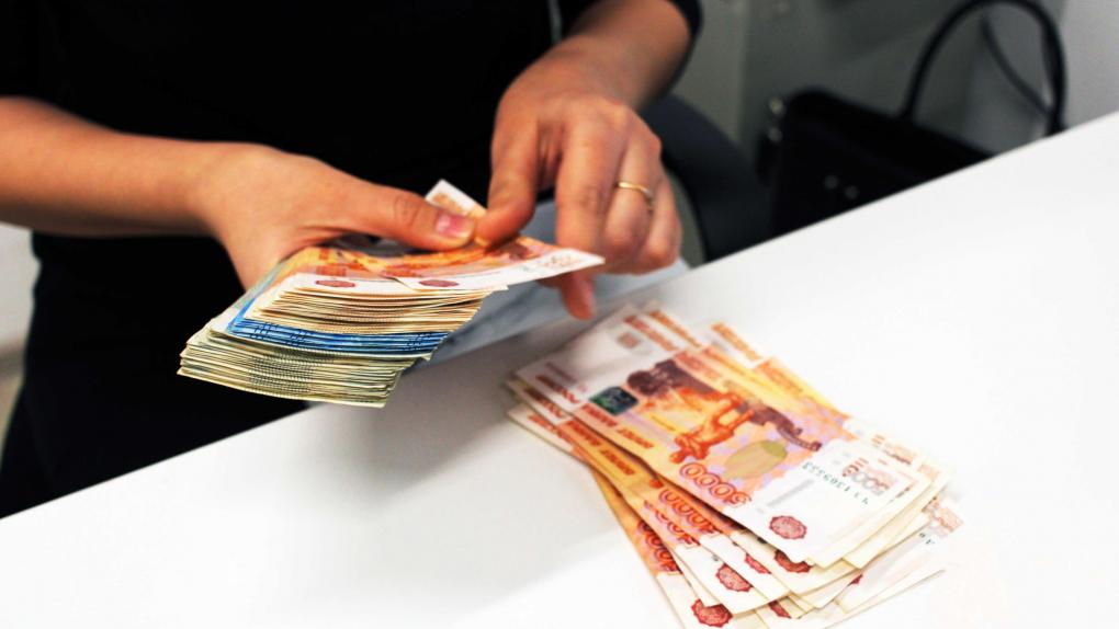 ВТБ прогнозирует ослабление рубля до 90 рублей за доллар в 2026 году