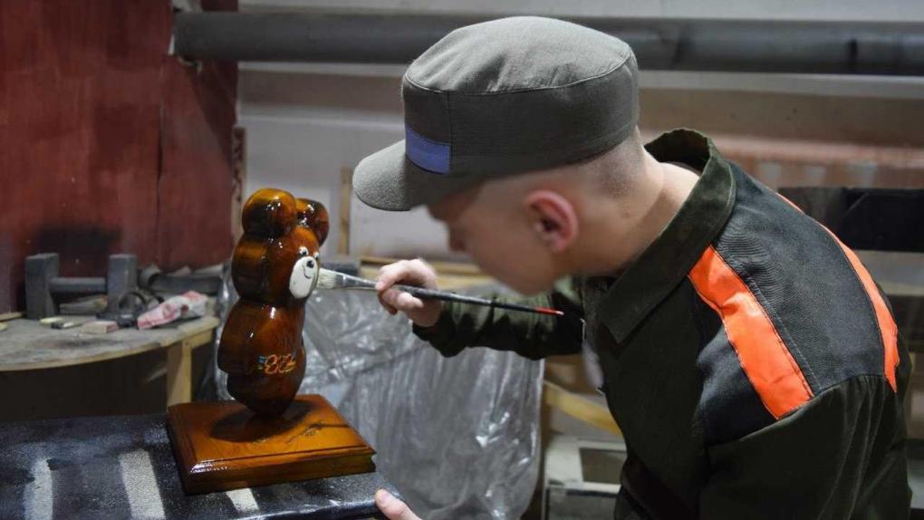 Омские заключённые создали Олимпийского Мишку, который вскоре покинет Омск