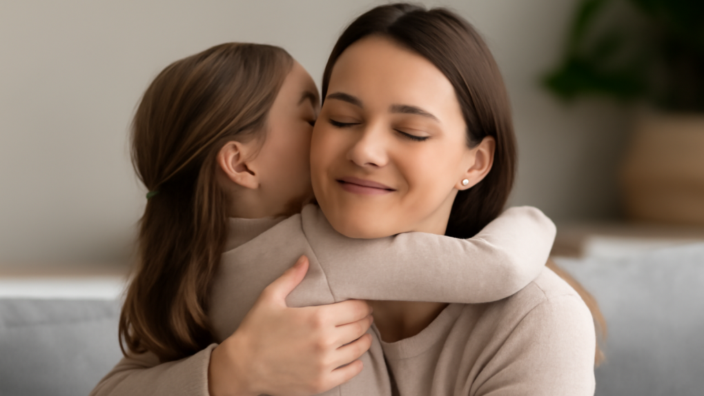 Омичам предложили поздравить мам с Днём матери необычным способом