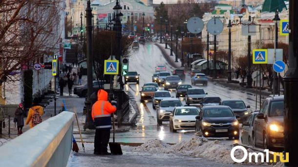 Омск засыпало снегом. Мэр назвал улицы, которые очистят первыми