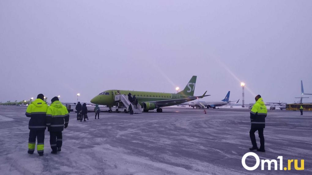 В Омском аэропорту задержали вылеты в Москву и Петербург