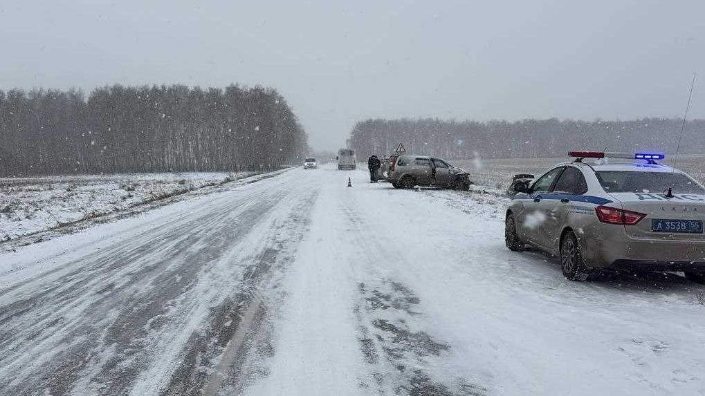 Лобовое ДТП под Омском: один человек погиб, четверо пострадали