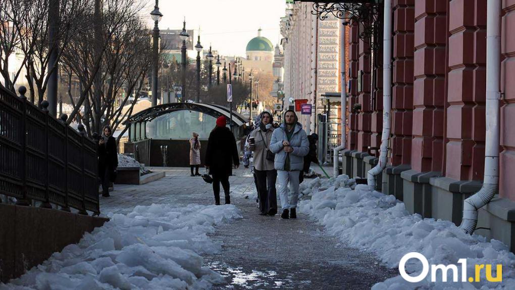 Лыжня вместо тротуара: омичи массово жалуются на гололёд