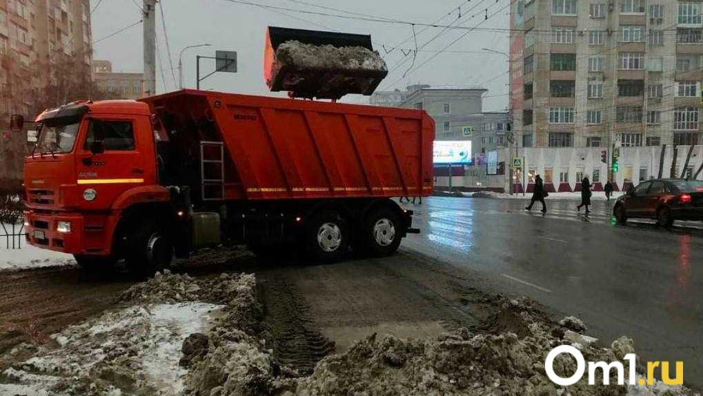 В Омске очистили 60 остановок: как изменились улицы после уборки?