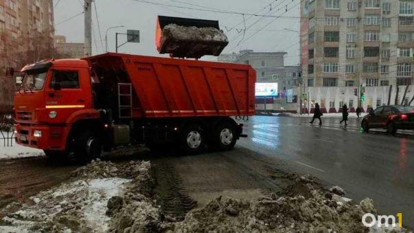 В Омске очистили 60 остановок: как изменились улицы после уборки?