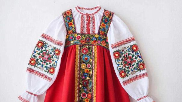 Сибирский русский народный хор открыл выставку костюмов в аэропорту Толмачёво