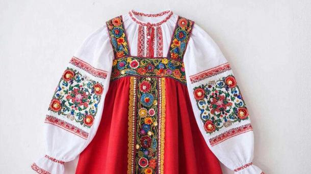 Сибирский русский народный хор открыл выставку костюмов в аэропорту Толмачёво