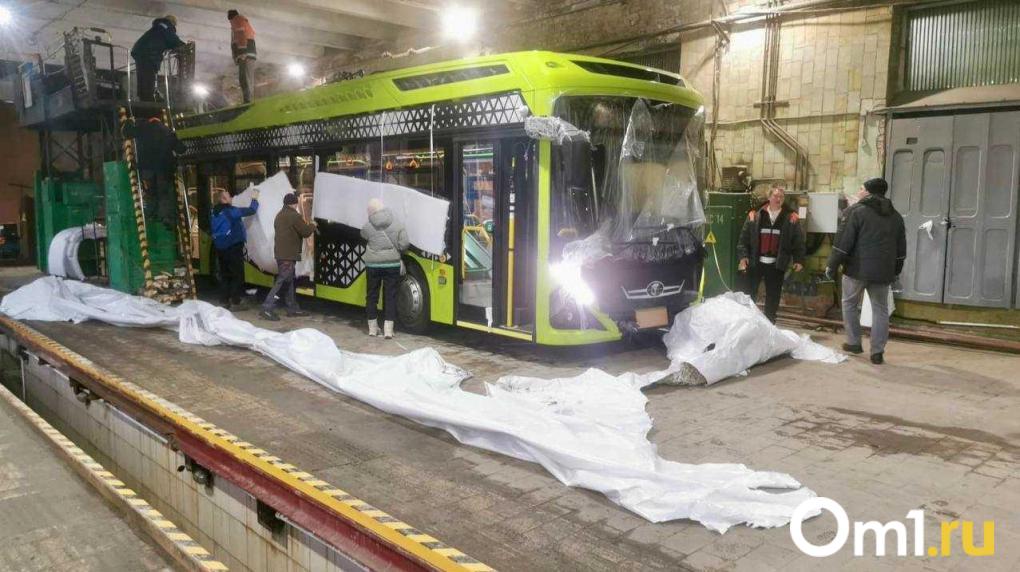 В Омск приехал новый электробус