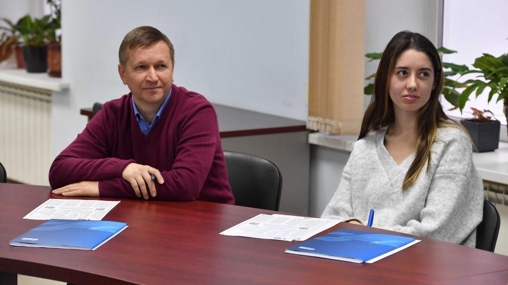 Работники Омского НПЗ и их семьи проверили знания по географии России