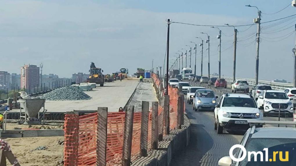 Перед строителями, работающими на мосту у Телецентра, погасили долги