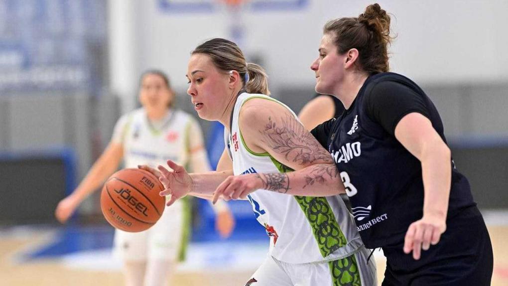 «Нефтяник-Титан» уступил в концовке курскому «Динамо»