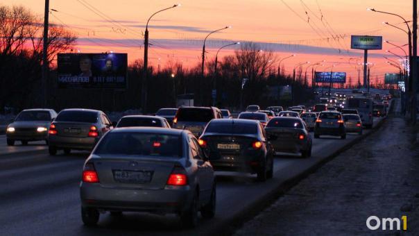 Авария у СибАДИ парализовала движение в Нефтяниках