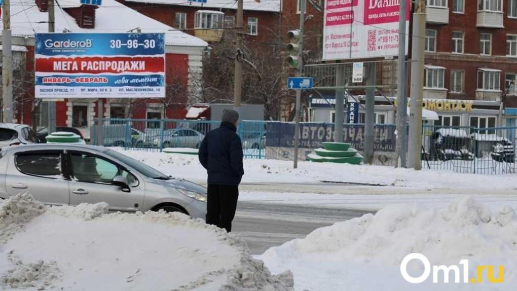 До 300 тысяч: омичей будут штрафовать за вынос снега на дорогу