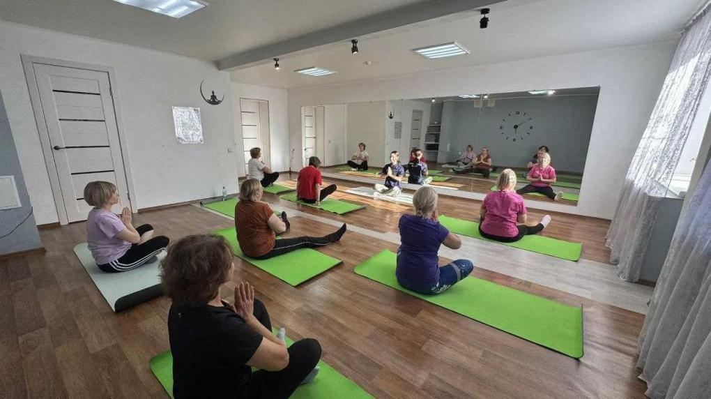 Зумба и йога бесплатно: омичам предлагают тренировки зимой недалеко от дома