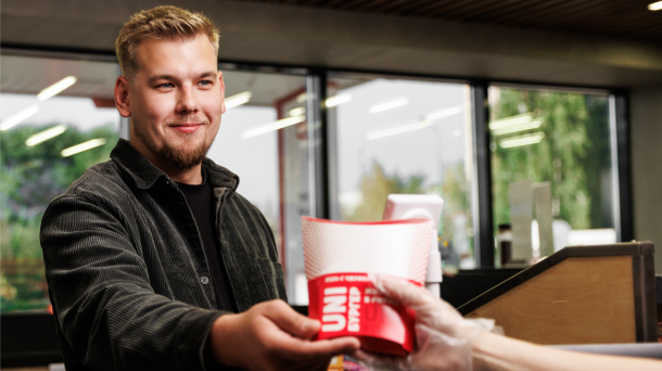 Гастрономическая революция на АЗС: «Юнигаз» запустил линейку фирменных бургеров