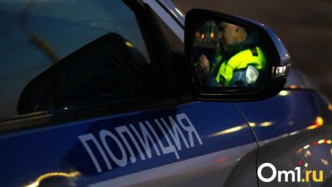 Сервис доставки уволил новосибирского курьера, ударившего женщину в переходе метро
