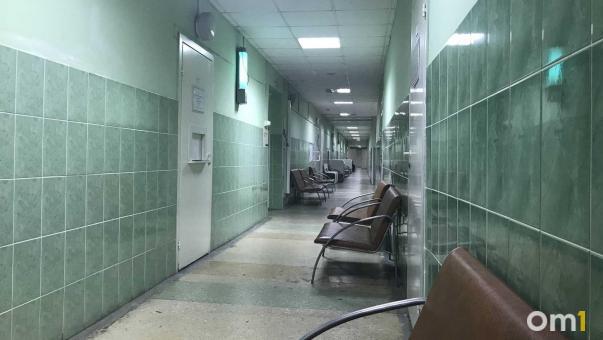 Ребёнок в Новосибирске неделю ходил с зубом в бронхах