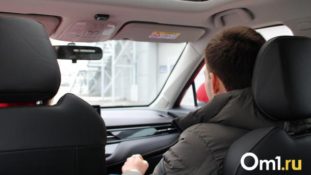 Омичам раздали машины в качестве компенсации