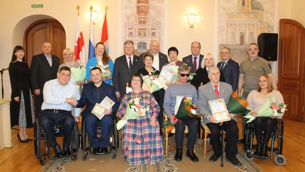 В Горсовете вручили премии мэра омичам с ограниченными возможностями здоровья