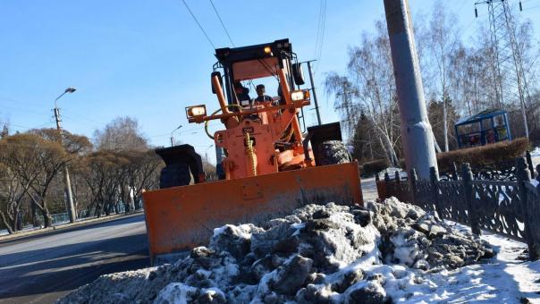 За неделю в Ленинском районе Новосибирска вывезли 18,5 тыс. кубов снега
