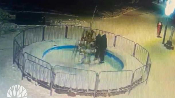 Вандалы повредили новогоднее освещение в парке «Первомайский» в Новосибирске