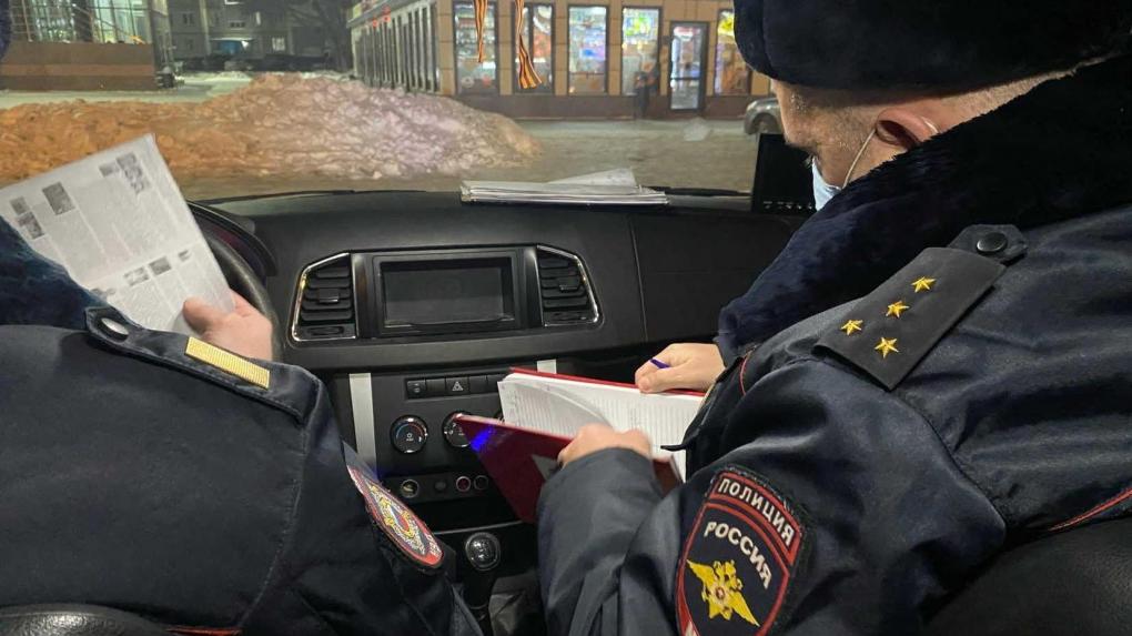 Новосибирский курьер, ударивший бабушку в переходе, задержан на вокзале