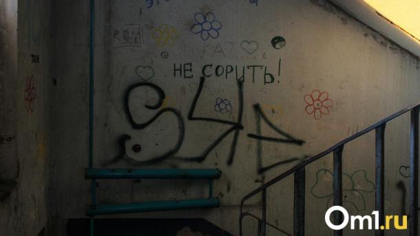 Жертва роковой квартиры. Как в омском подъезде пытались заживо сжечь человека