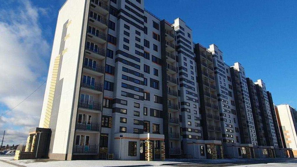 В микрорайоне Новый Амур с самой загруженной школой сдали в эксплуатацию ещё одну многоэтажку