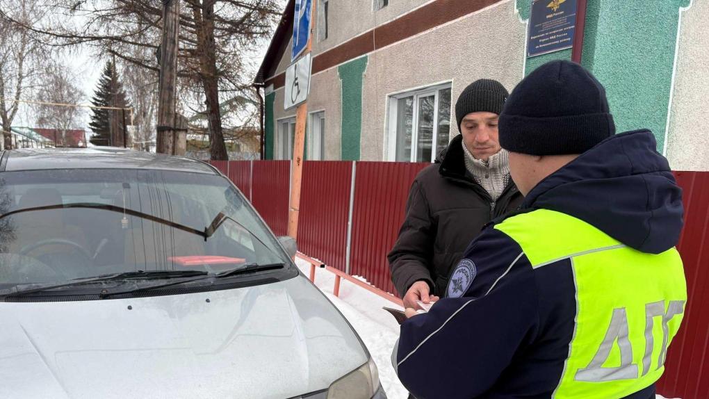 Сотрудники Госавтоинспекции Новосибирской области проводят рейды по парковкам для инвалидов
