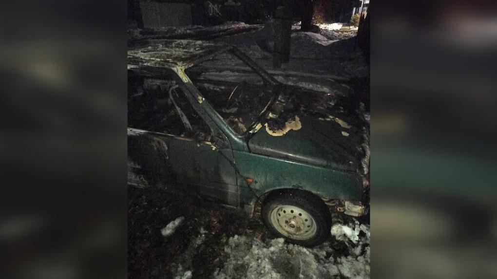 Омич сжёг машину за то, что его не пустили к возлюбленной