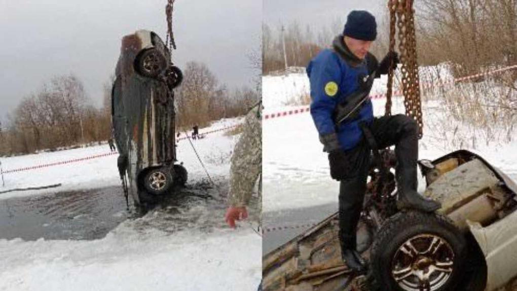 В Новосибирске со дна озера подняли машину с трупом, пролежавшим 13 лет