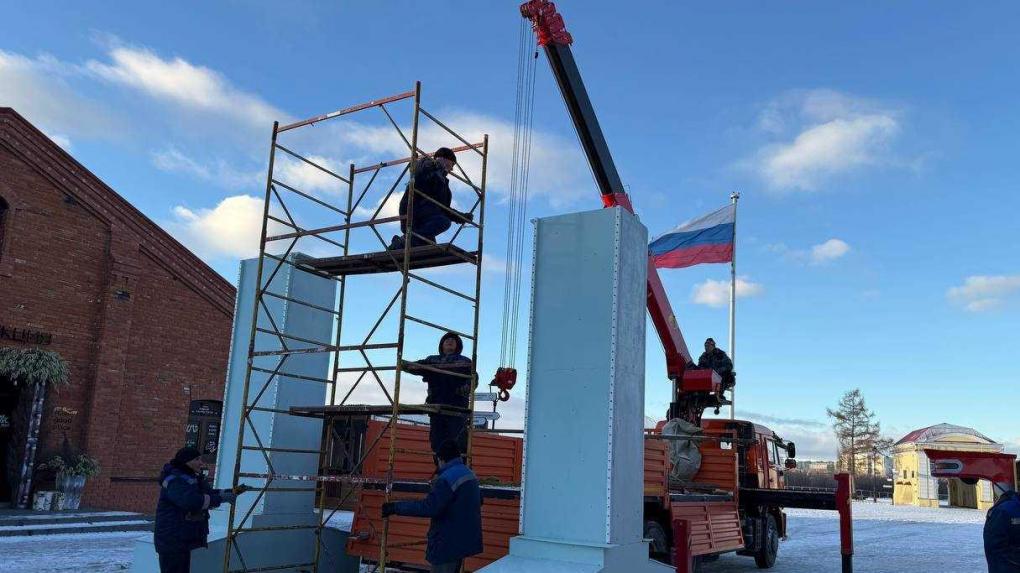 В Омской крепости монтируют «Зимние Тарские ворота»