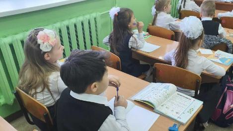 Дети мигрантов стали массово проходить подготовительные курсы в школы Новосибирска