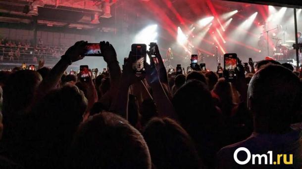 Осталось около 200: в Омске раскупили почти все билеты на концерт Вани Дмитриенко (12+)