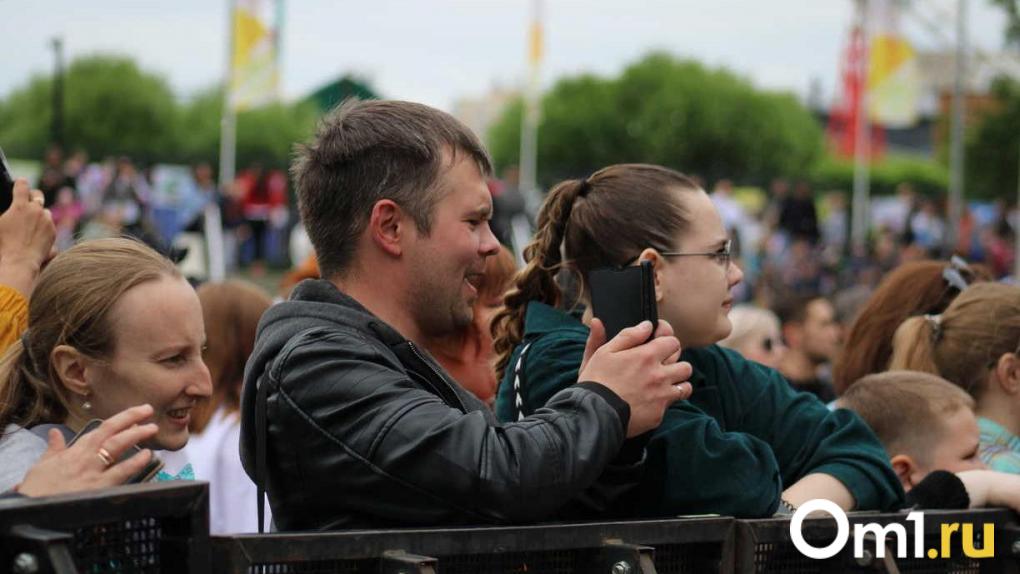 На концерт Xolidayboy в Омске остались сотни нераспроданных билетов