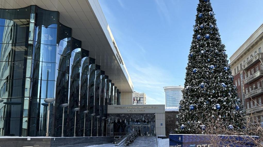 Ещё одна новогодняя ёлка появилась в центре Новосибирска