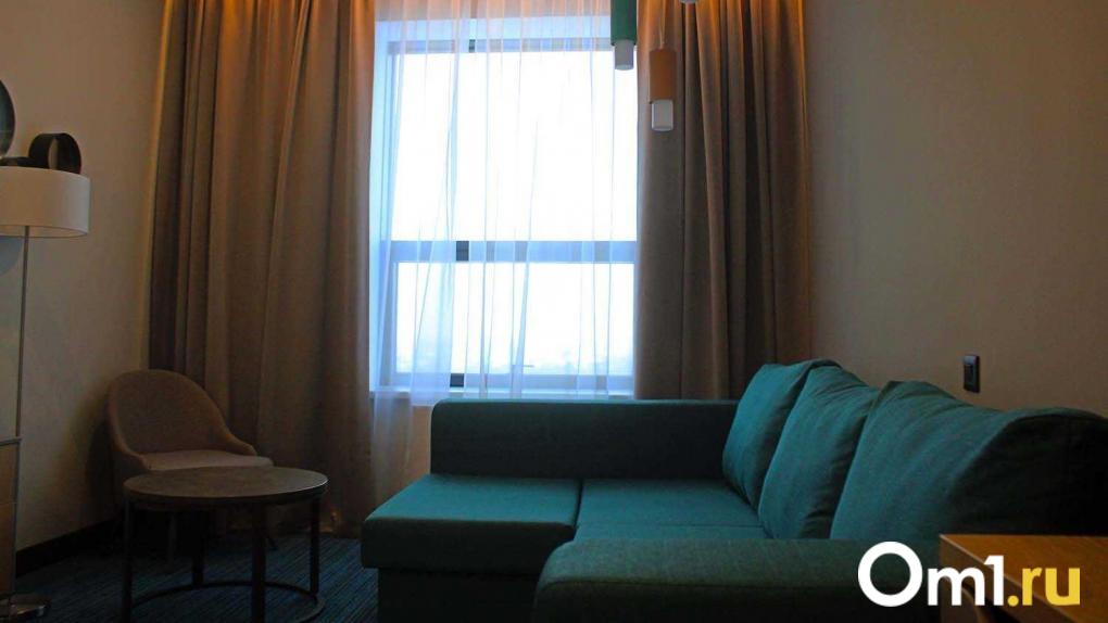 Житель Омской области прятался в диване от приставов из-за алиментов