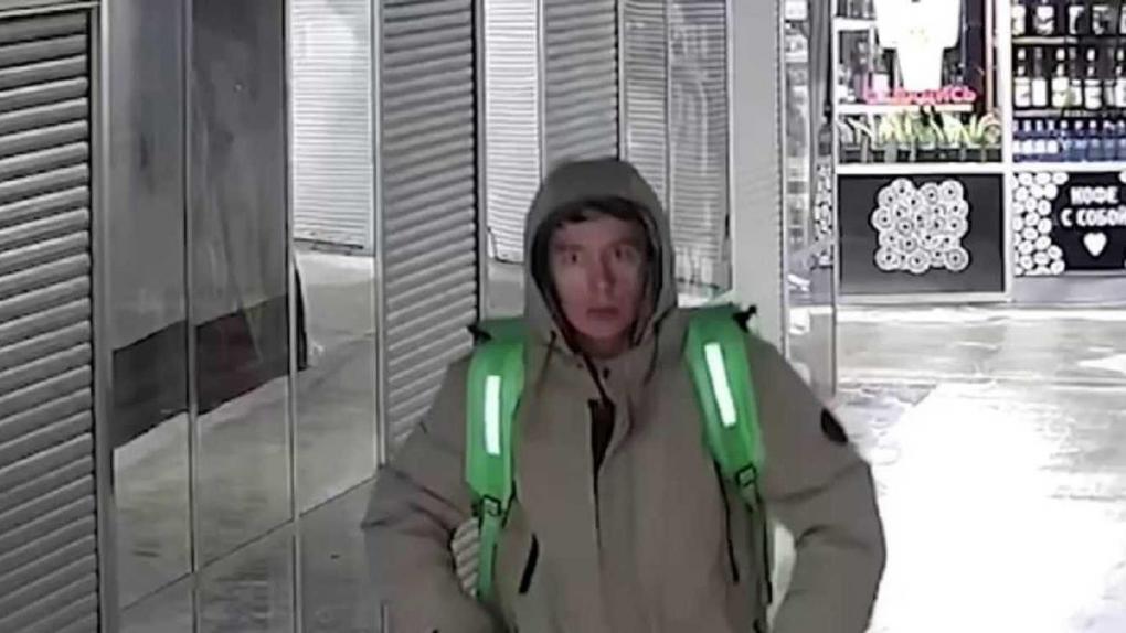 Курьер ударил 72-летнюю пенсионерку в новосибирском переходе — выяснились новые детали инцидента