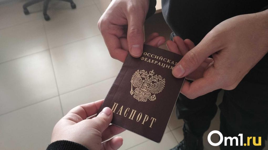 В Омске спасли человека, который 25 лет жил без гражданства