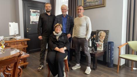 «Только не говорите, что вы не из семьи». История омской театральной династии Витько