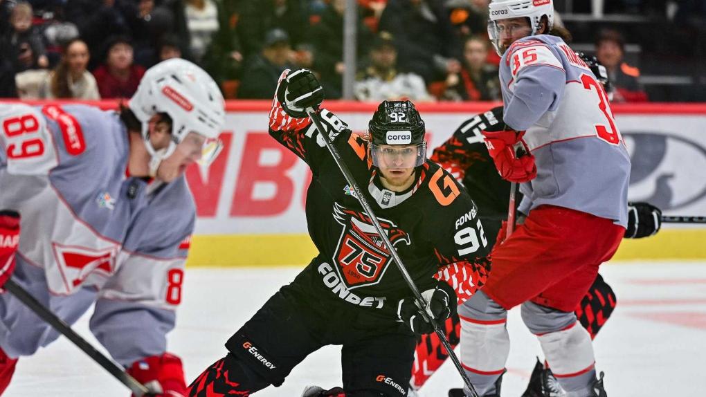 Форварда «Авангарда» Василия Пономарёва оштрафовали в московском метро