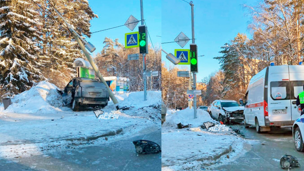 Кроссовер Lexus вылетел на тротуар после столкновения на перекрёстке в Новосибирске