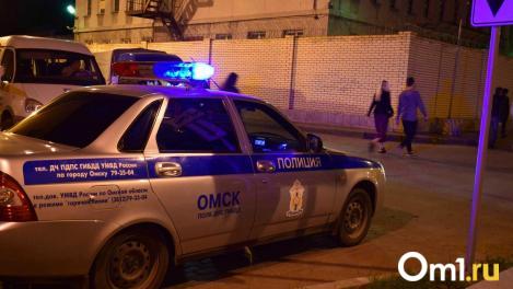 Омича будут судить за нападение на полицейского при эвакуации машины