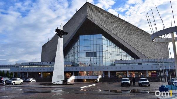 На СКК имени Блинова залили лёд: как спортивный комплекс выглядит внутри