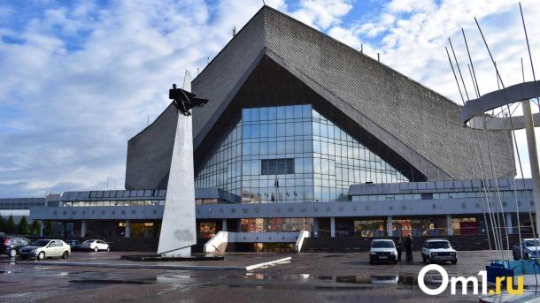 На СКК имени Блинова залили лёд: как спортивный комплекс выглядит внутри