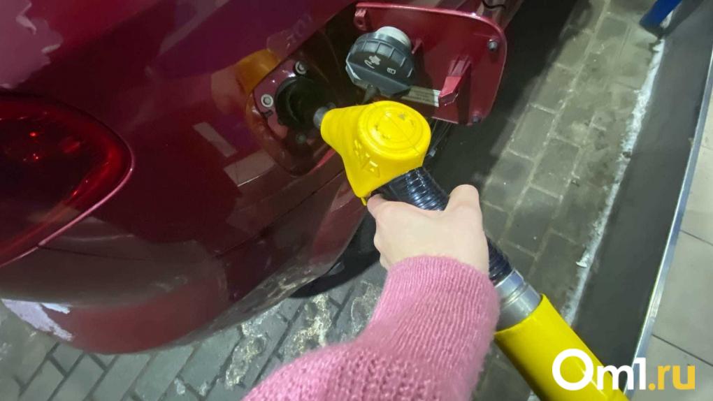 Бензин в Омске стал дешевле. Сколько стоит топливо в городе?